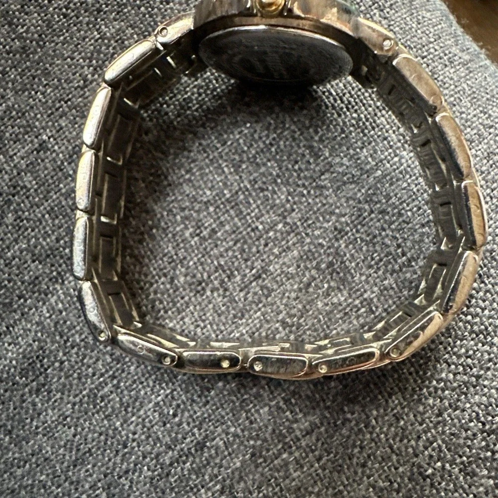 Running Guess Quartz Womens Watch Two tone‎ Silver/Gold Band For Small Wrist VTG